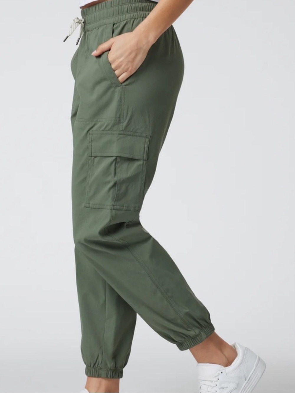 Vuori women’s Scout jogger performance cargo pants army green size large